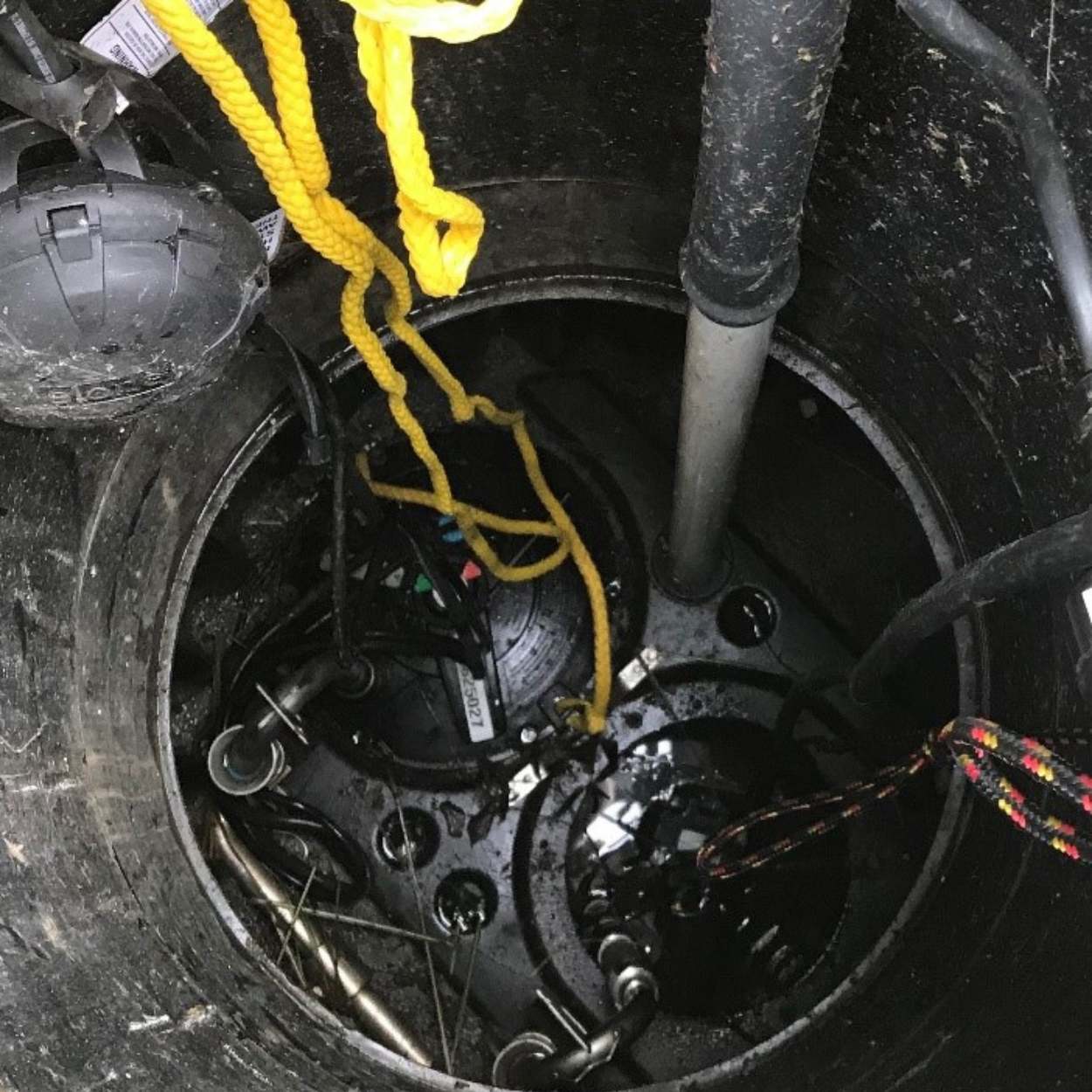 ZEP 6932 SIDE X SIDE CLEAN FIT. SEE THE WASTEWATER. NO BOLTS REQUIRED TO REMOVE PUMP.